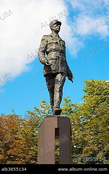 Statue of Charles de Gaulle, Champs-Élysées, Paris, France, Europe.