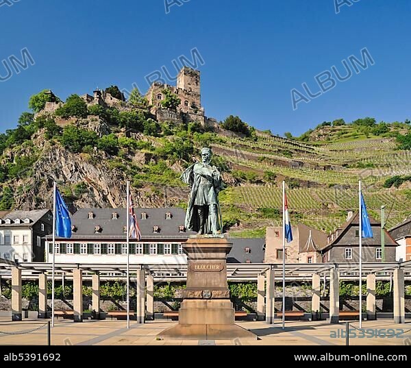 Statue of Gebhard Leberecht von Bluecher and Gutenfels Castle, Kaub, Upper Middle Rhine Valley, a UNESCO World Heritage Site, Rhineland-Palatinate, Germany, Europe.