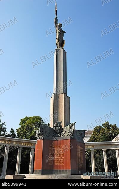 Heldendenkmal war memorial, Befreiungsdenkmal der Roten Armee war memorial, built in 1945, Schwarzenbergplatz square, Vienna, Austria, Europe.