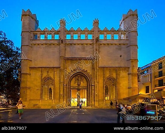 The former maritime trading center Sa Llotja, Gothic façade of Catalonia, now used for exhibitions, art and culture, Plaça de la Llotja, historic centre, Ciutat Antiga, Palma de Majorca, Majorca, Balearic Islands, Spain, Europe.