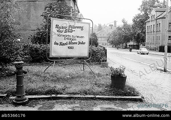 Agitation display at the roadside, district Karl-Marx-Stadt Stadt Ellefeld, GDR, Germany, Europe.