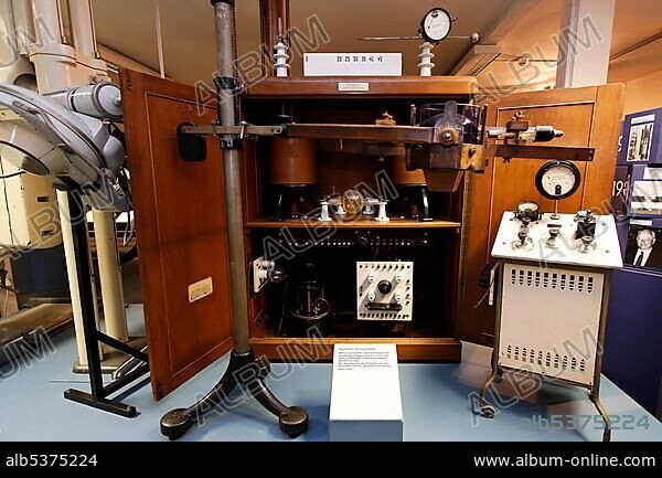 Roentgen deep therapy device, exhibit at German Roentgen Museum, Remscheid-Lennep, Germany, Europe.