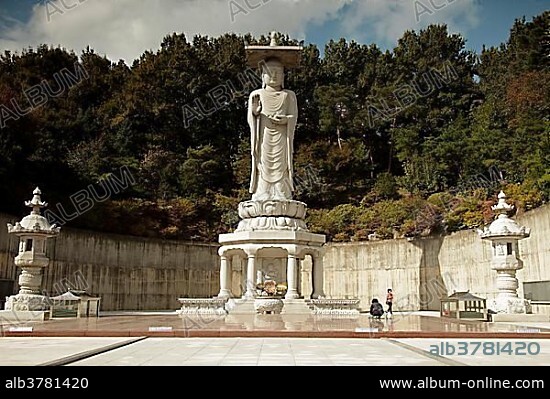 Buddha statue in Bongeunsa Temple, Seoul, South Korea, Asia.