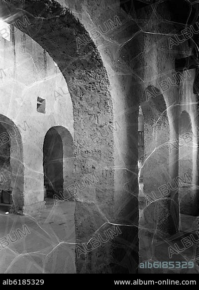 IGLESIA DE SANTO ADRIANO - SIGLO IX - PRERROMANICO ASTURIANO - FOTOGRAFIA EN BLANCO Y NEGRO - AÑOS 50.