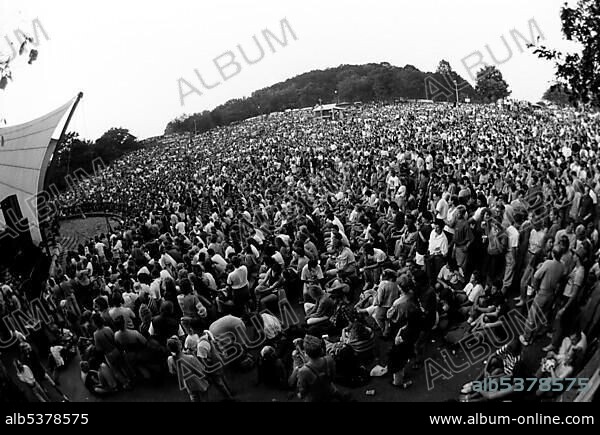 Concert of the rock group "Simple Minds" on 01.09.1991 at the Loreley open-air stage, St. Goarshausen, Rhineland-Palatinate, Germany, Europe.