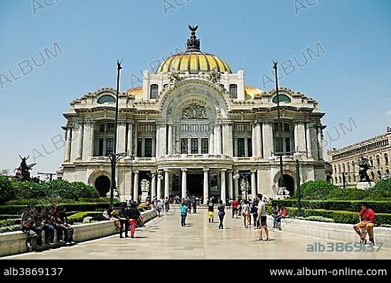 Palacio de Bellas Artes, Palace of Fine Arts, museum and opera house, historic centre, Mexico City, Federal District, Mexico, Central America.