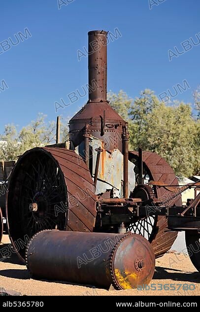 Old Dinah, historic steam tractor for the transport of Borax, Borax Museum, Furnace Creek Ranch Resort Oasis, Death Valley National Park, Mojave Desert, California, USA, North America.