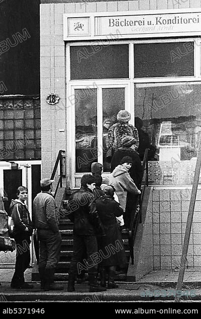 Queue in front of a bakery, City of Rostock, District of Rostock, GDR, Germany, Europe.