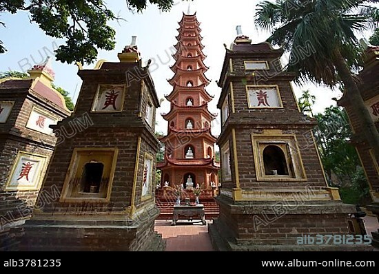 Tran Quoc Pagoda, Hanoi, Vietnam, Asia.