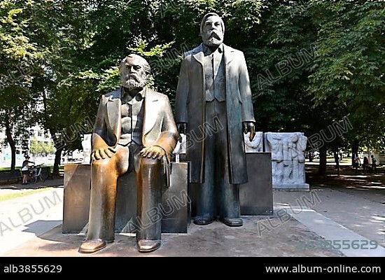 Bronze statues of Karl Marx and Friedrich Engels, Marx-Engels-Forum, public park, Berlin, Berlin, Germany, Europe.