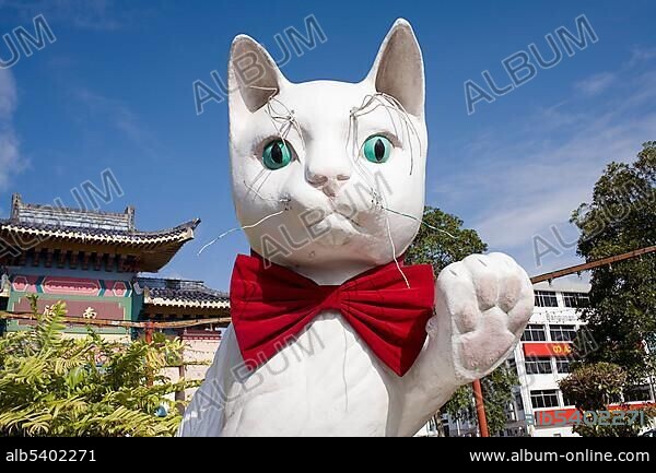 Cat statue in front of the Chinese gate, landmark, Kuching, Sarawak, Borneo, Malaysia, Asia.