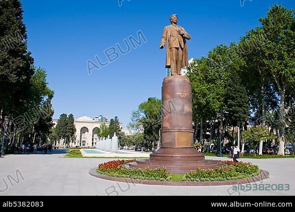 Statue in Baku, Azerbaijan, Caucasus, Middle East, Asia.
