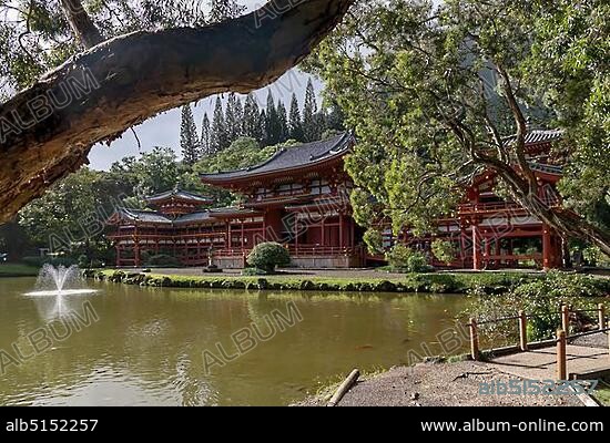 Byodo-In Temple, Valley of Temples Memorial Park, Kahaluu, Oahu, Hawaii, USA, North America.