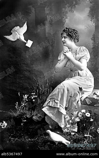 Homing pigeon brings a woman a love letter, Sehnsucht, around 1910, Germany, Europe.