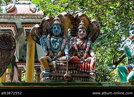 Shiva and Parvati, ornate statues, temple for the god Madurai Veeran, Mandavi, Tamil Nadu, India, Asia.