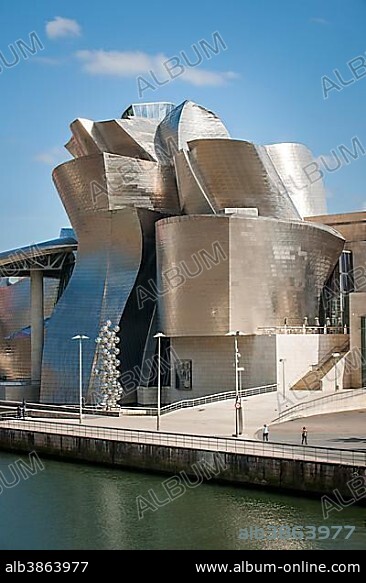 Guggenheim Museum Bilbao on the bank of the Nervion River, architect Frank O. Gehry, Bilbao, Basque Country, Spain, Europe.