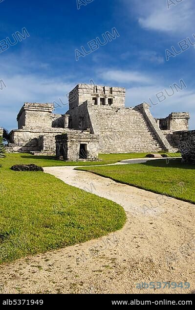 The castle, El Castillo, Mayan ruins of Tulum, 1200-1524, Tulum, Quintana Roo state, Mayan Riviera, Yucatan Peninsula, Mexico, Central America.