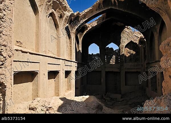 Ruin of a traditional Iranian adobe house in Nain, Isfahan, Esfahan, Iran, Persia, Asia.