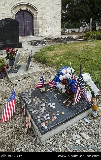 Grave of WW2 US Army medic Robert Wright at the Church église Saint-Côme-et-Saint-Damien at Angoville-au-Plain; Manche; Normandy; France; Europe.
