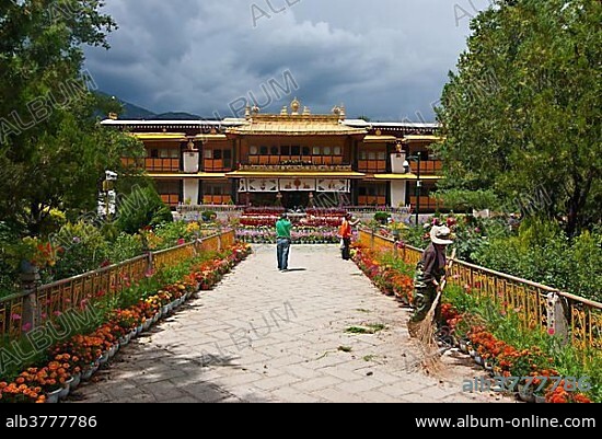 Norbulingka Summer Palace, UNESCO World Heritage Site, Lhasa, Tibet, Asia.