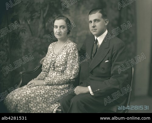 Infante Juan of Spain, Count of Barcelona (1913-1993), with his wife Maria de Borbon-Dos Sicilias y Orléans (1910-2000).. 1932. . Photo Taponier. Photo12.com - Coll. Taponier.