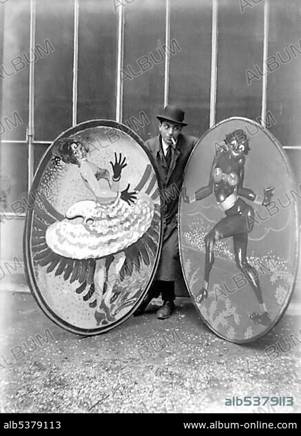 Historical photo, advertising signs for the circus, ca. 1920.