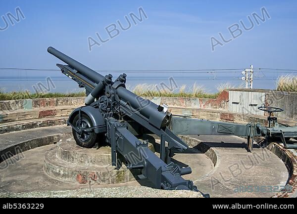 Canon de 12 cm L mle 1931, 120mm howitzer, Belgian field gun at Raversyde Atlantikwall, Open Air Museum Atlantikwall in Raversijde, Belgium, Europe.