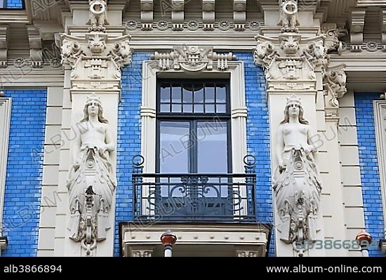 Balcony and female statues, Art Nouveau facade of the house Strelnieku iela 12, architect Mikhail Eisenstein, Riga, Latvia, Europe.