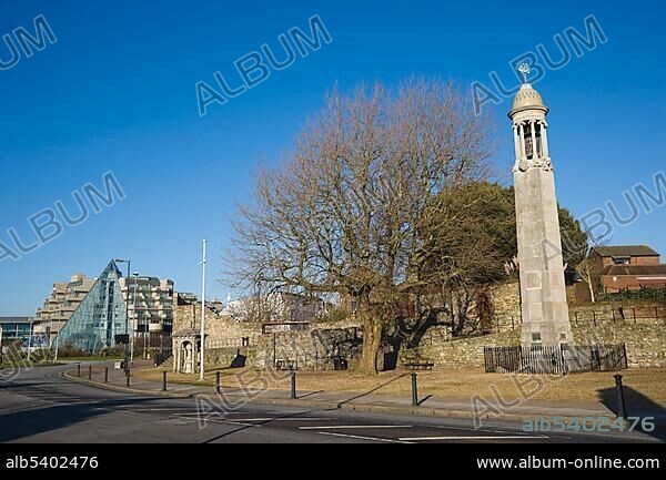 De Vere Grand Harbour Hotel and The Mayflower Memorial, Town Quay, Southampton, Hampshire, England, United Kingdom, Europe.