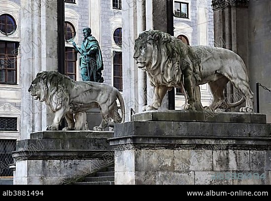 Stone lions and bronze statue of Count Tilly, Feldherrnhalle, Odeonsplatz, Munich, Bavaria, Germany, Europe.