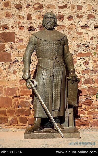 Bronze statue of King Sancho I at the entrance to the Castelo dos Mouros, Castle of the Moors, in Silves, Algarve, Portugal, Europe.