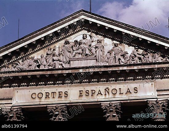 PONCIANO PONZANO Y GASCON. FRONTON DEL CONGRESO DE LOS DIPUTADOS REALIZADO EN 1864 - ALEGORIA DE ESPAÑA ABRAZANDO A LA CONSTITUCION DEL ESTADO.