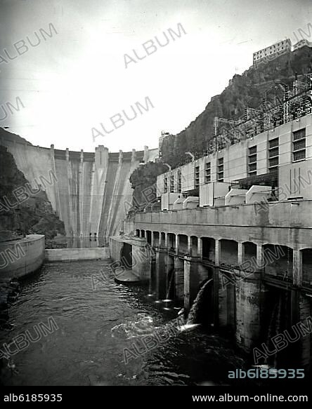 EMBALSE DE SAN ESTEBAN - FOTOGRAFIA EN BLANCO Y NEGRO - AÑOS 50.