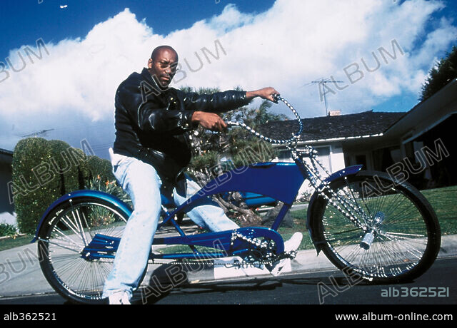 JOHN SINGLETON in BABY BOY 2001 directed by JOHN SINGLETON. Copyright NEW DEAL PRODUCTIONS REED ELI. Album alb362521