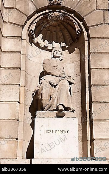 Monument, Franz Liszt, Hungarian State Opera House, Budapest, Hungary, Europe.