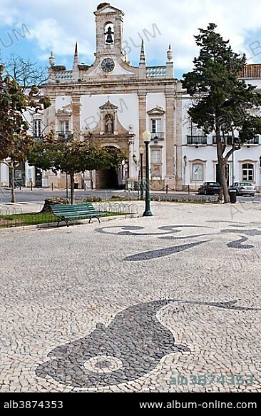 Arco da Vila, Village Arch, Faro, Algarve, Portugal, Europe.