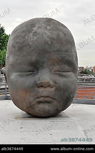 Dia y Noche, day and night, sculpture by Antonio Lopez, Atocha station, Madrid, Spain, Europe.