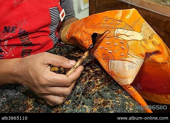 Batik crafting, applying paint, Kandy, Central Province, Sri Lanka, Asia.
