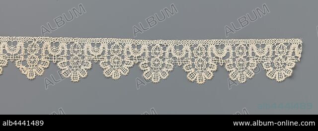 Strip of bobbin lace with wheels and five-lobed scallops, Strip of natural-colored  bobbin lace: old-Flemish lace. In the semicircular scallops is a repetitive  and symmetri - Album alb4441489