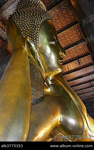 Statue of the Reclining Buddha, Wat Pho temple, Bangkok, Thailand, Asia.