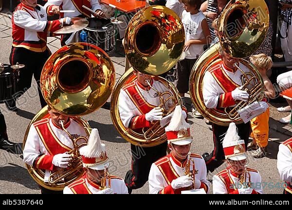 Historical parade, men playing the sousaphone, 1. German marching band the Sound of Frankfurt, Rakoczi Festival, Bad Kissingen, Rhoen, Lower Franconia, Bavaria, Germany, Europe.