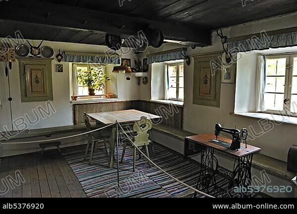 Parlour, Mittermayer Hof farm, Bauernhausmuseum Amerang farmhouse museum, Amerang, Bavaria, Germany, Europe.