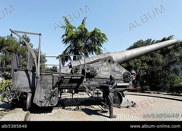 Krupp cannon from 1989, outdoor military museum, Askeri Mues, Osmanbey, Istanbul, Turkey, Asia.
