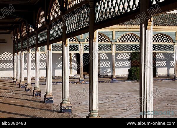 Arcade with wooden columns, big inner courtyard, Palais de la Bahia, Medina, Marrakech, Morocco, Africa.