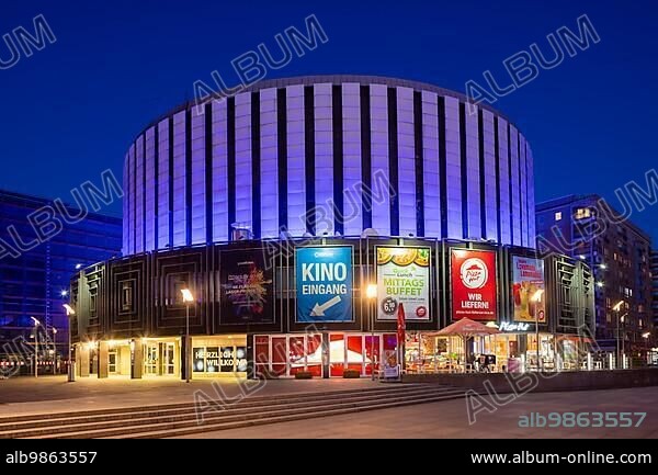 The two cinemas of the UFA Group in Dresden are closed due to the lockdown. The well-known round cinema from GDR times has ceased its film operations, only a pick-up service for a snack is still in operation.