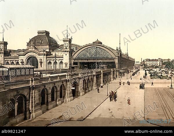 The railway station in the old town of Dresden; Saxony; Germany; around 1900; Historic; digitally restored reproduction of a photochromic print from the period; Europe.