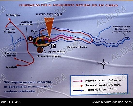 CARTEL CON LAS RUTAS DE SENDERISMO DEL NACIMIENTO DEL RIO CUERVO.