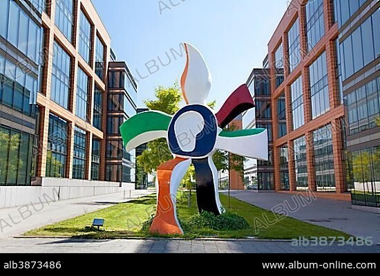 La grande fleur qui marche sculpture by Giovanni Teconi after Fernand Léger, Clearstream International SA, Europe district, Kirchberg-Plateau, Luxembourg City, Europe, PublicGround.