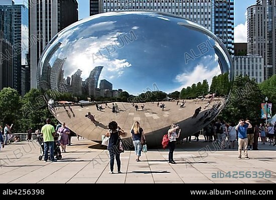Mirroring sculpture Cloud Gate, The Bean, by British artist Anish Kapoor, Millennium Park, Chicago, Illinois, USA, North America.