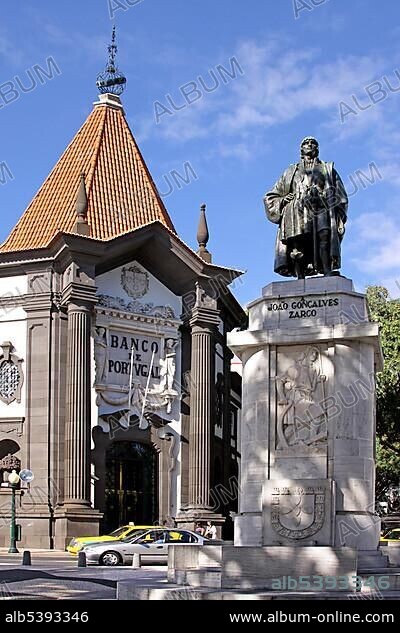 Banco de Portugal, Joao Goncalves Zarco monument, Monumento Zarco, discoverer of the island, Funchal, Madeira, Portugal, Europe.